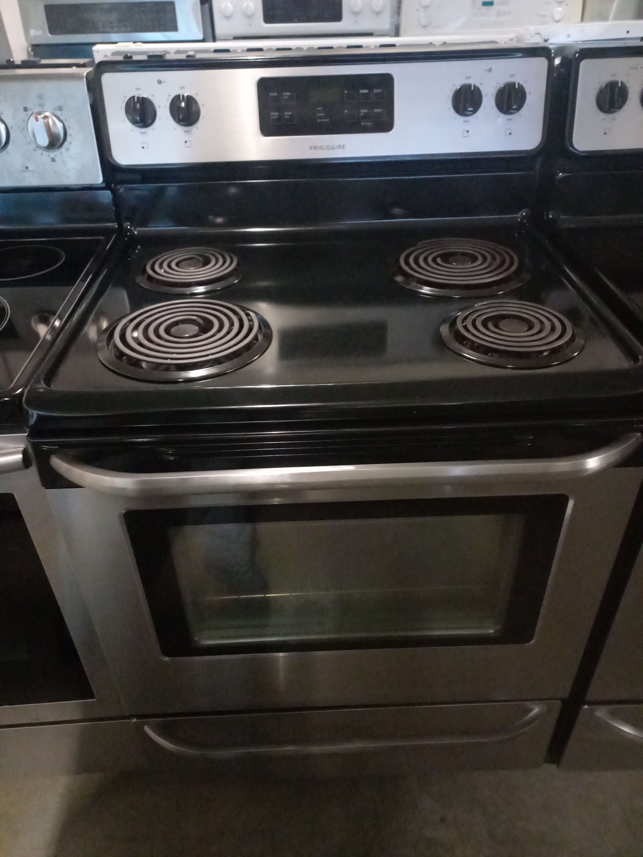 30" Frigidaire electric 4 burner coiltop self cleaning oven 