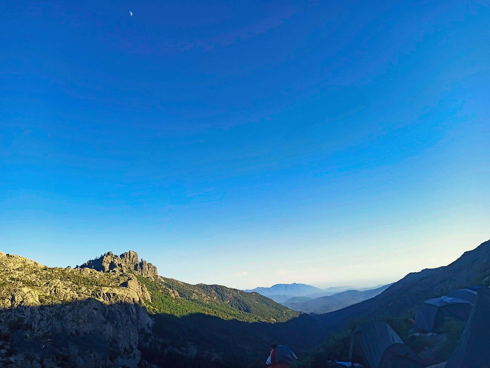 vallée belle vue montagne ciel bleu