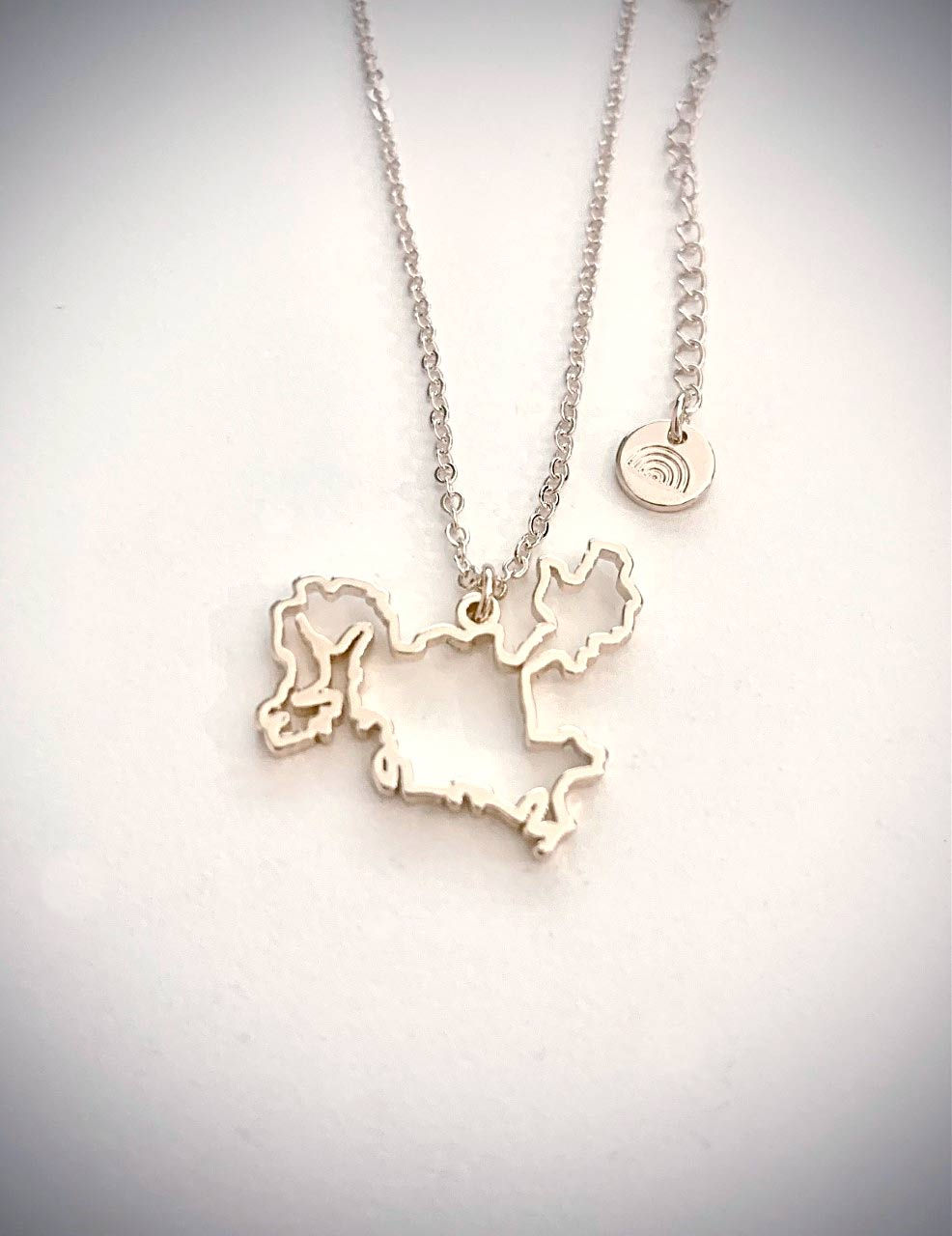 Kristiansandsmykke | Smykke med omriss av Kristiansand i 18k gullforgyldning