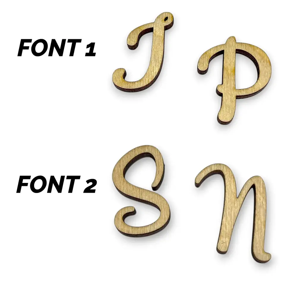 Miniatura: segnaposto sagoma iniziale in legno, nomi invitati, taglio laser, legno chiaro