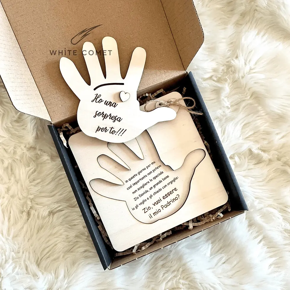 Miniatura: Invito padrino madrina in legno con mano estraibile, con scatola regalo, incisa a laser