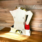 Scatola porta cialde e capsule in legno, con sagoma di una Moka, con scomparti laterali per bicchieri e zucchero