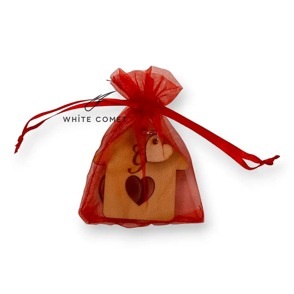 Miniatura: Portachiavi in legno a forma di casetta e confezione organza, con incisione laser di iniziale nome, idea regalo san valentino