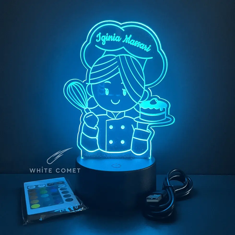 Miniatura: Lampada in plexiglass con base in plastica ABS, illuminata RGB, a forma di ragazza Chef con scritto IGINIA MASSARI