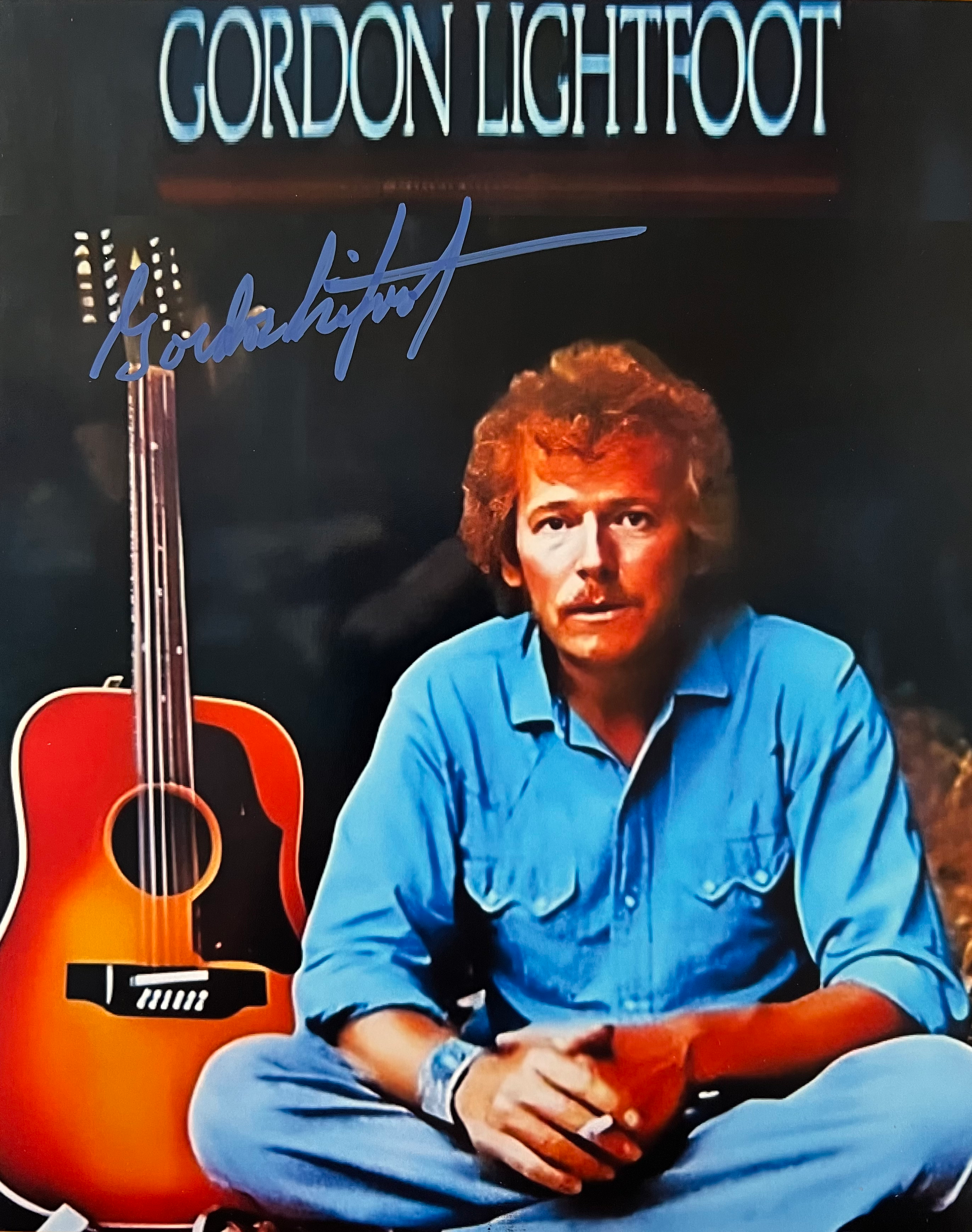 Gordon Lightfoot signed 8"x10" photo. 711219
