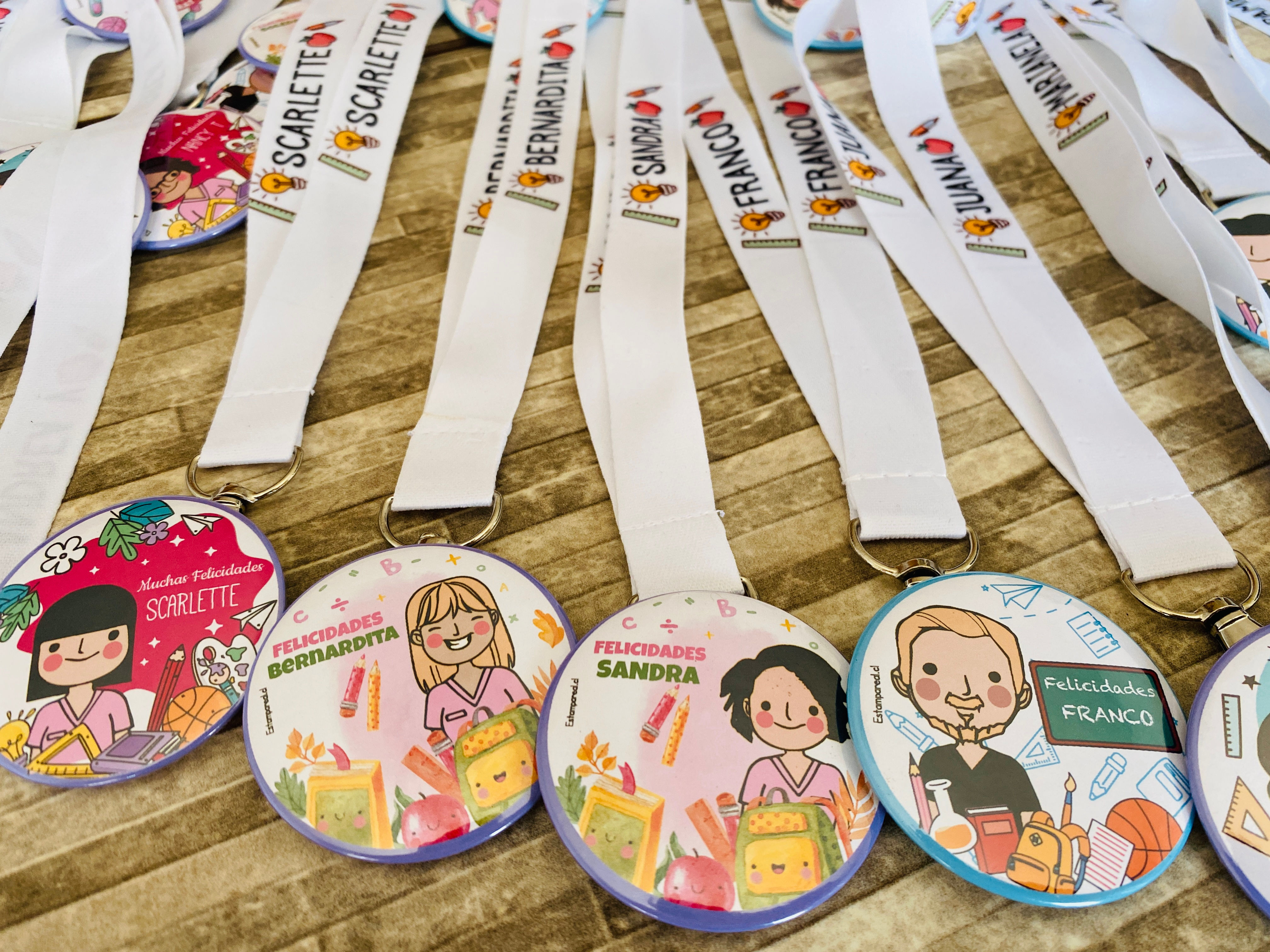 Lanyard con chapita gancho