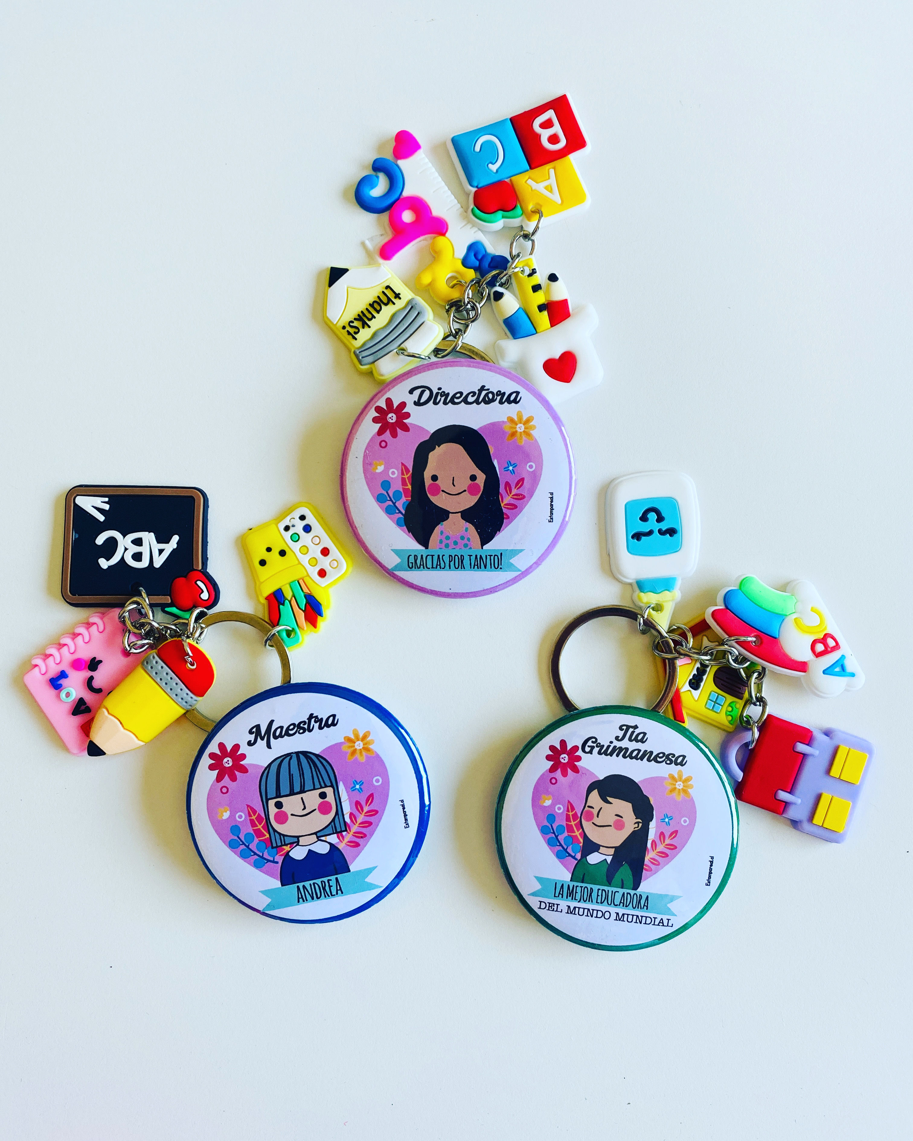 Llavero destapador con aplicaciones en goma