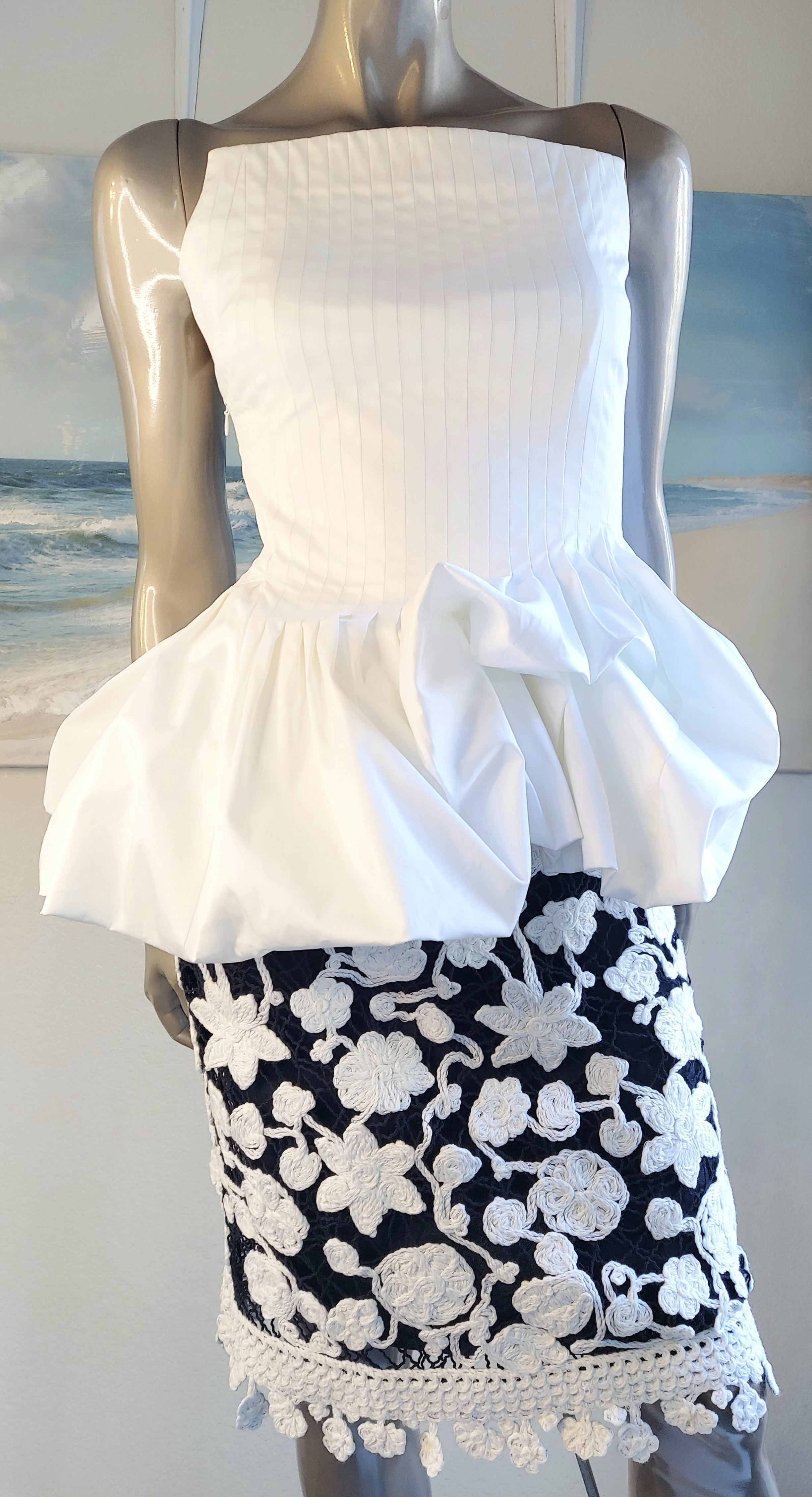 US S $2,490 NEW W. TAG OSCAR DE LA RENTA  CROCHET LACE RUNWAY SKIRT 