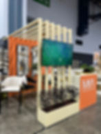 Stand moderno con pantalla custom