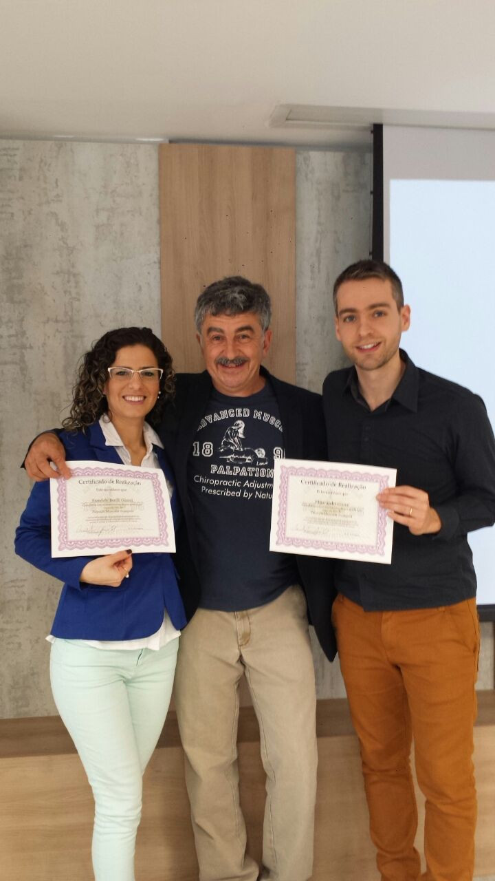 No mês de Agosto nossos quiropraxistas receberam certificação internacional em AMP, um curso de Ajustes prescritos pela Natureza, onde aprenderam diversas técnicas para correção de subluxações vertebrais.