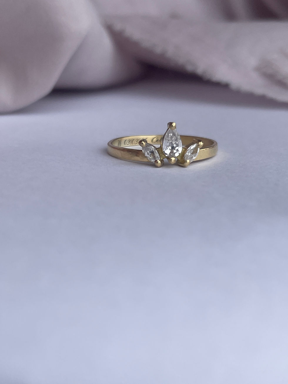 Miniatura: Anillo de compromiso en oro 18k