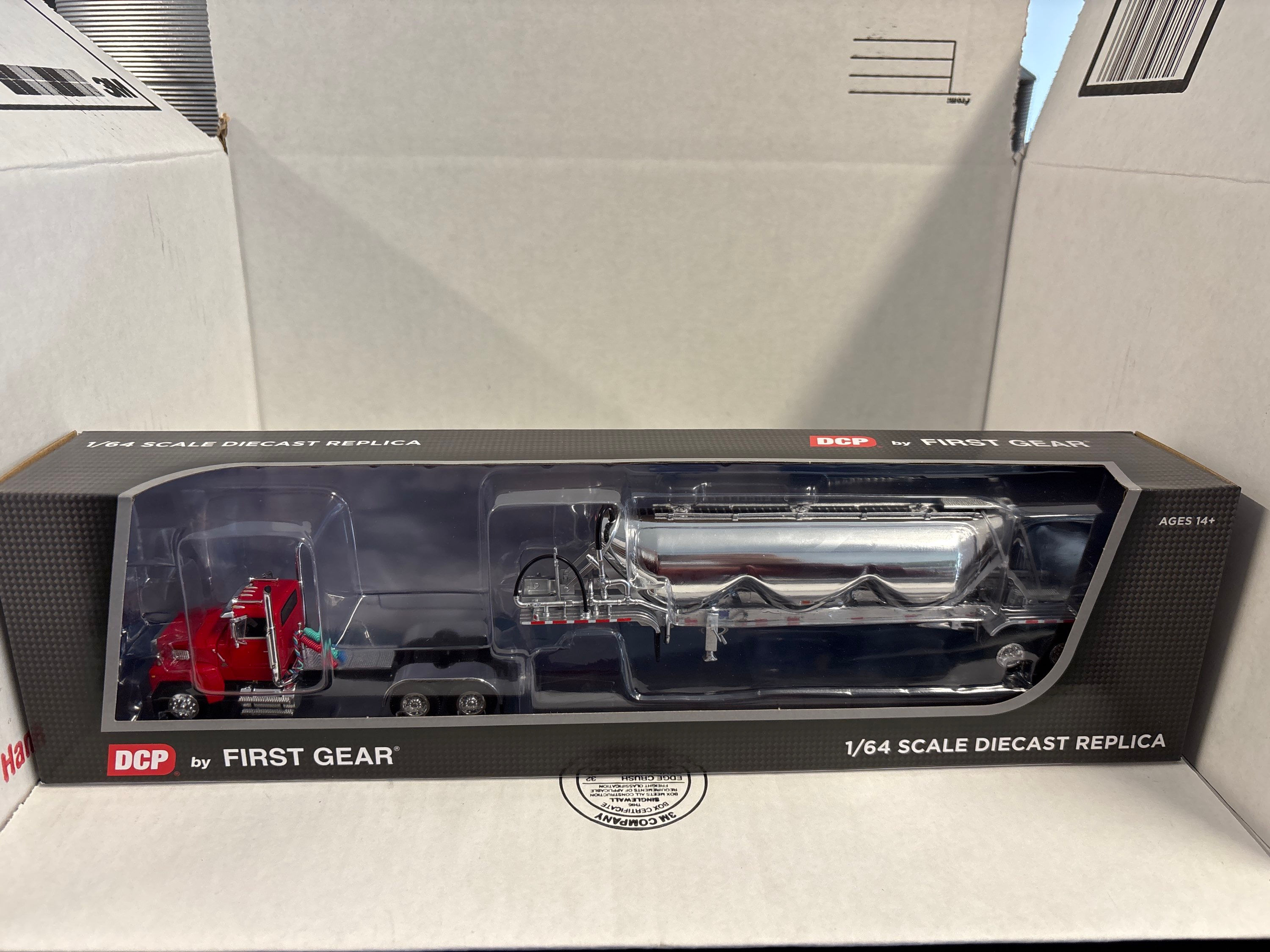 1/64 DCP Ford LTL 9000 w/ Heil Pneumatic 3 Drop Trailer 