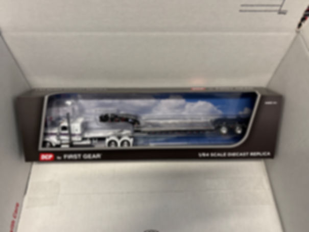 1/64 DCP Pete 389 w/ Tri Axle Lowboy