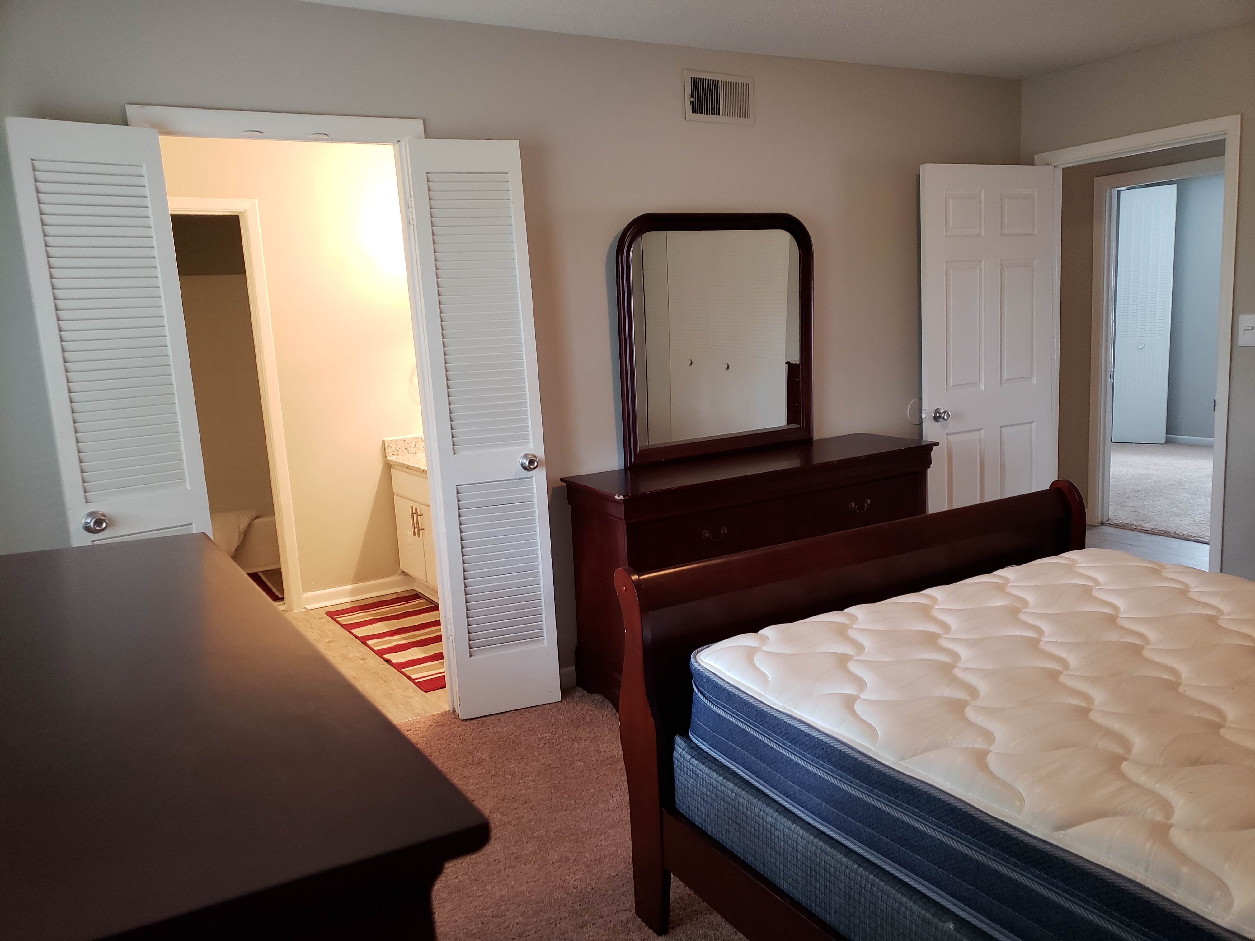 Master Suite w/ Full Bath