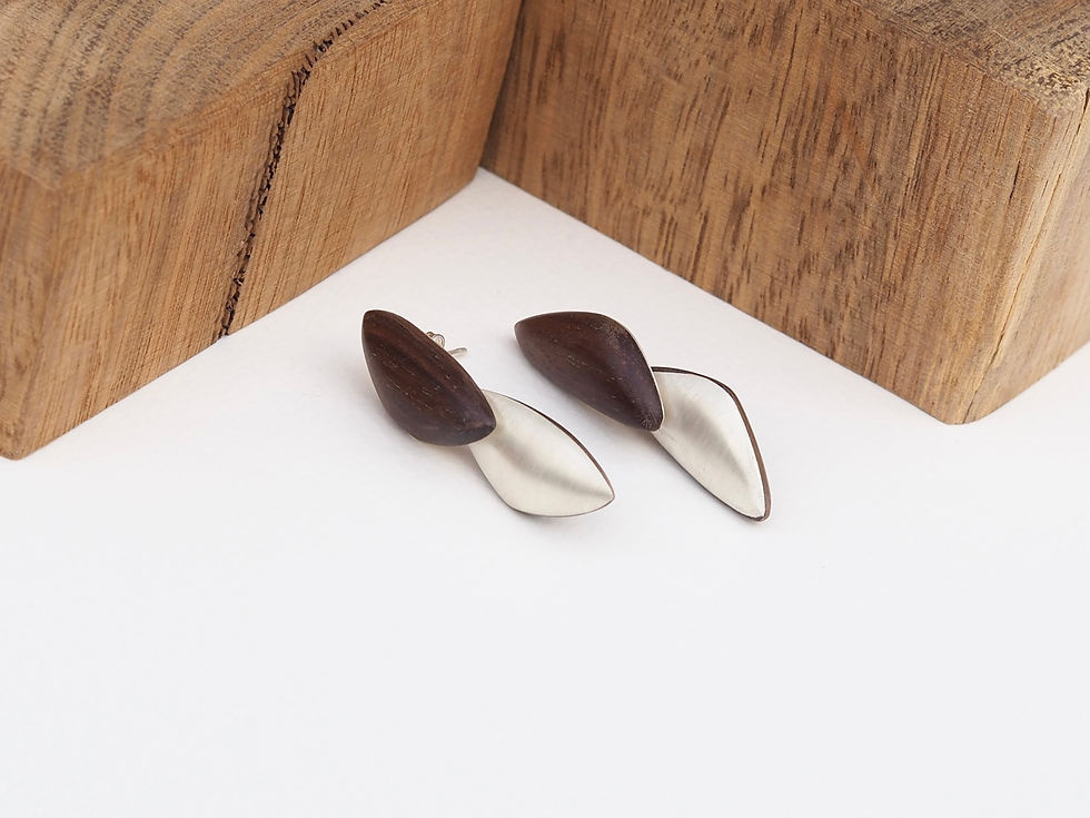 Thumbnail: Petite pebble stud