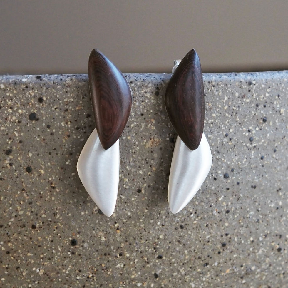 Thumbnail: Petite pebble studs 