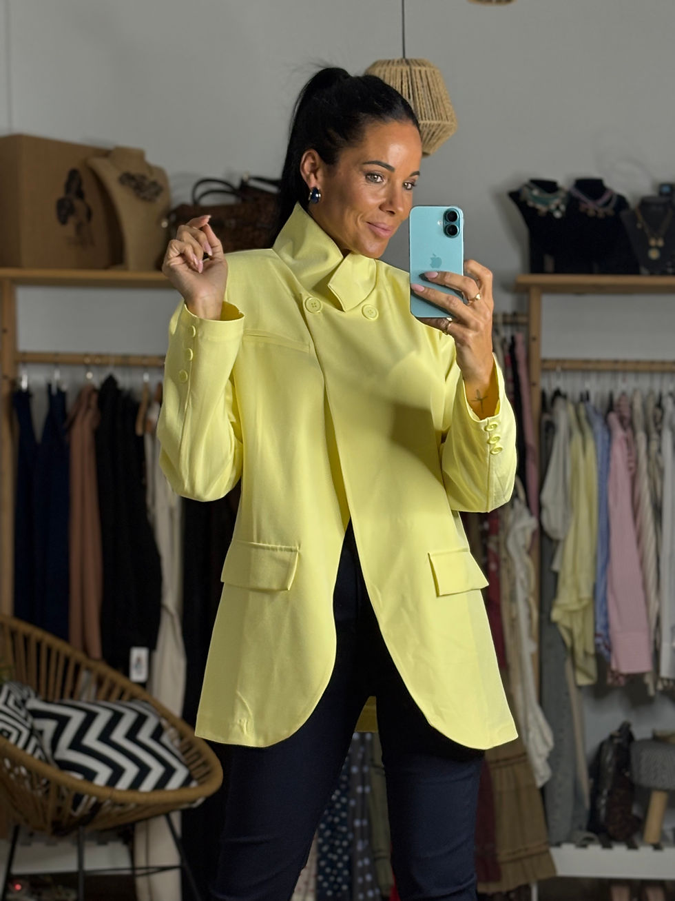 Miniatura: Blazer cruzada amarilla  