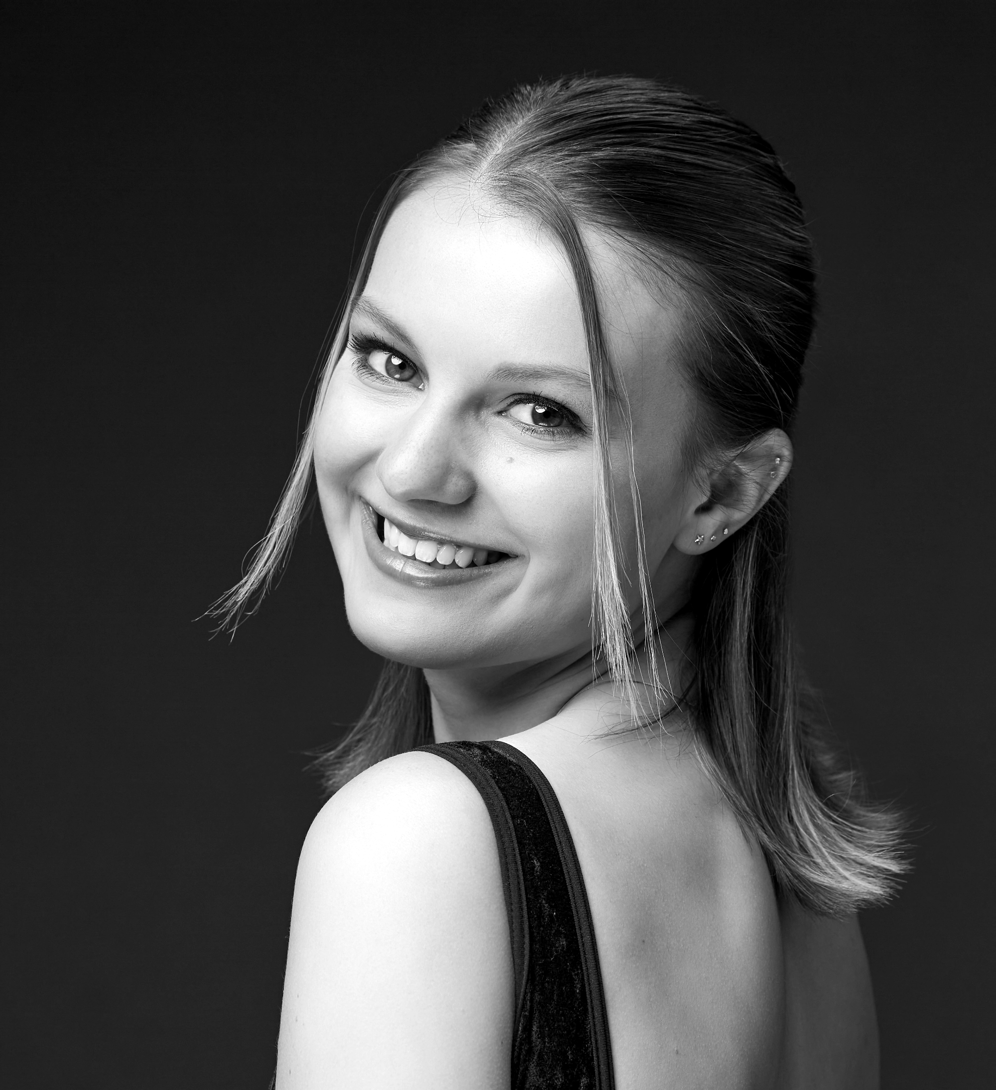 Aubrie Rosenkoetter Headshot (1)_edited_edited.jpg