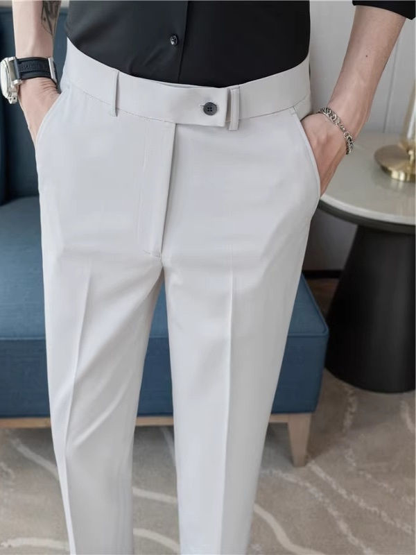 Miniatura: Calça de Alfaiataria: Corte slim fit com bolsos estilo faca e vincos marcados qu