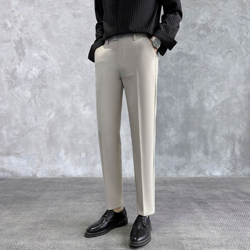 Miniatura: Calça de Alfaiataria: Corte slim fit com bolsos estilo faca e vincos marcados qu