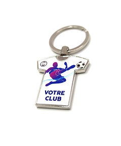 un porte-clés en métal, représentant un maillot de football, personnalisé, et imprimé dans un atelier de personnalisation, idéal comme cadeau ou goodies d'entreprise.