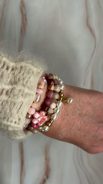 Thumbnail: Armband Pearls, een handgemaakte armband van juf Sas.