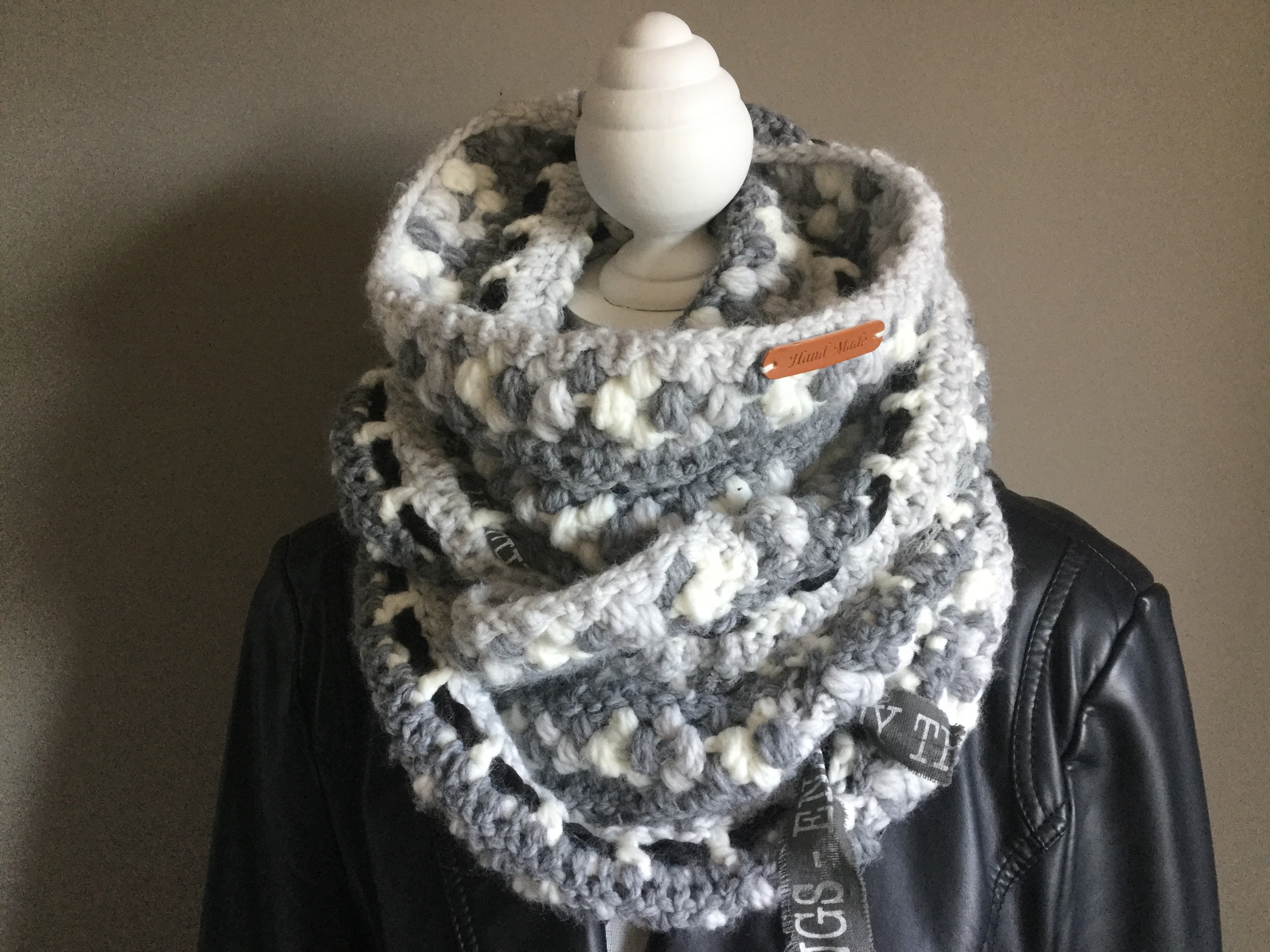 Col shawl met ananassteek