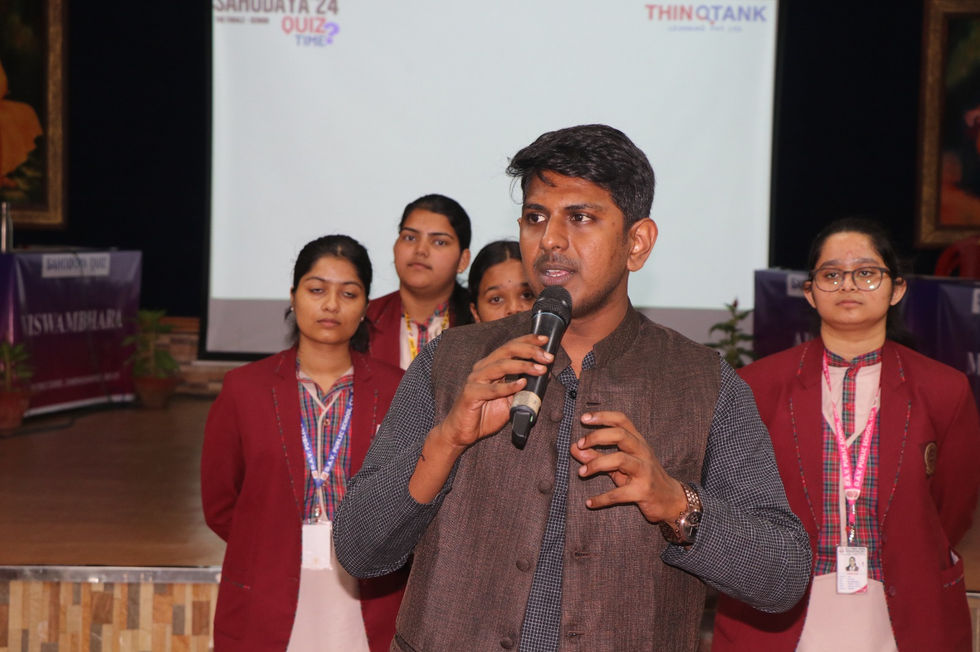 QM Bivash Rath and students at Sahodaya Quiz