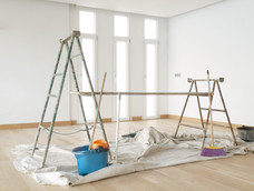 Scaffold in a white room with parquet.jp