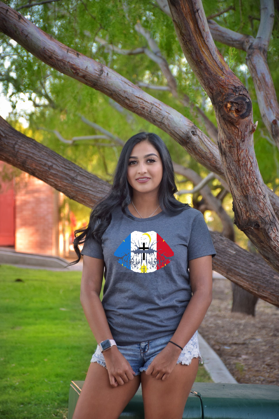 Thumbnail: Women's Pascua Yaqui Lips T-Shirt Graphite