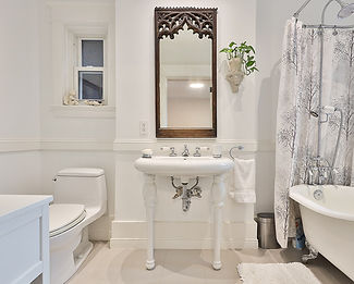 Bathroom with french decor