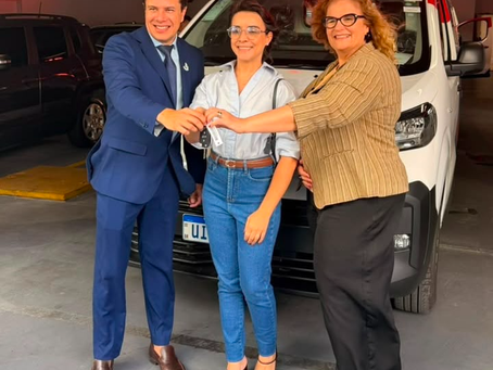 Santa Cruz da Baixa Verde recebe nova ambulância do Programa Colo de Mãe