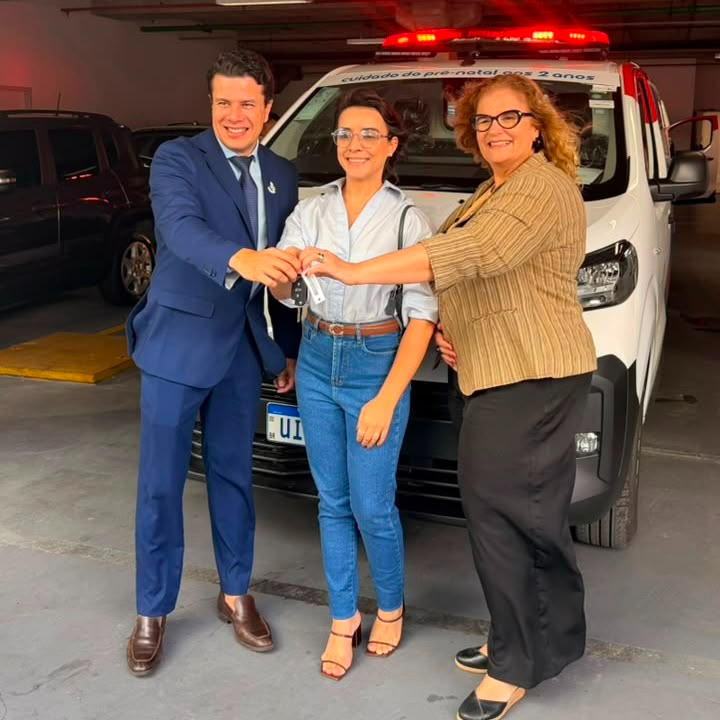 Santa Cruz da Baixa Verde recebe nova ambulância do Programa Colo de Mãe