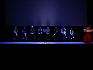 8 journalistes sur scène