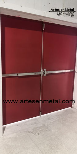 Puerta de emergencia 1