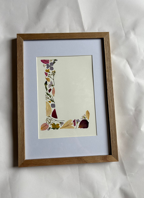 Daisies und Dahlias_Buchstabe L.jpeg