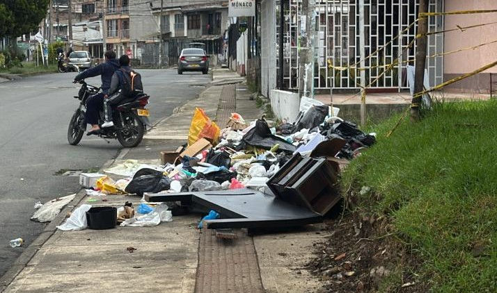 A casi ocho días de la suspensión del servicio de recolección de basuras en Popayán, la empresa Urbaser no ha logrado restablecer la normalidad 