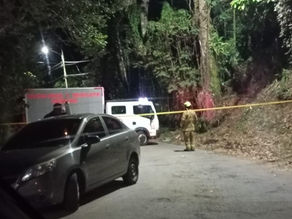 Bomberos rescatan el cuerpo de supuesto delincuente que se lanzó al río en la salida al Huila