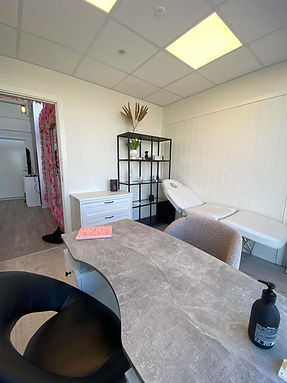  JESSHEIM  In Jessheim, we have 2 eyelash stylists, as well as artificial nails, waiting for you in our salon with a wonderful atmosphere.