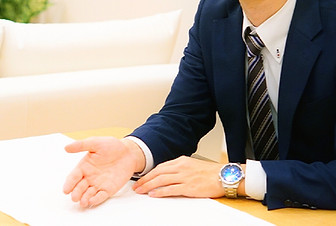 ごあいさつの男性社員の説明
