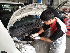 車検時のエンジンルーム内チェック