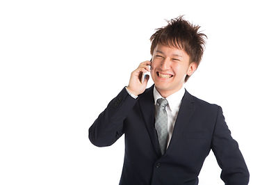 割引手形の増額を依頼する男性