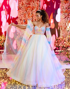 vestido-de-debutante-arco-iris-pastel-com-mangas-esvoacantes-e-corpete-com-brilho