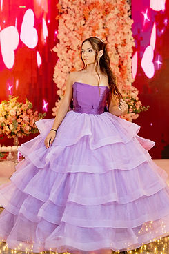 vestido-de-15-anos-lilas-com-camadas-de-tule-e-brilho-romantico-e-sonhador