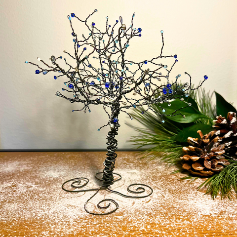 Handgjort träd i vinterns färger