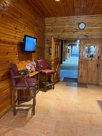 Lounge3.jpg