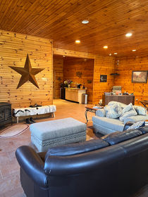 Lounge2.jpg
