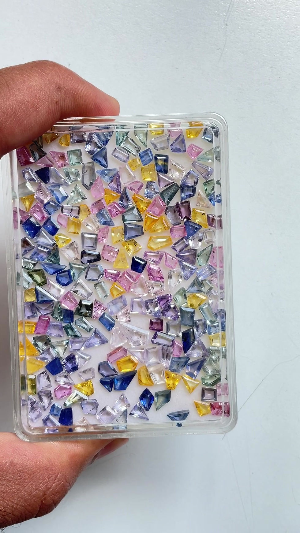 Miniature : 70.81 carats multi sapphire Fancy cut stone top quality for jewelry natural gem