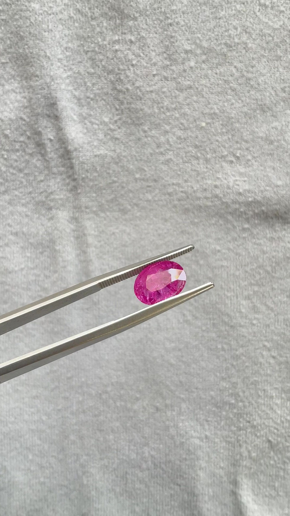 الصورة المصغرة: Certified 2.87 Carats Mozambique Ruby Oval Faceted Cut stone No Heat Natural Gem