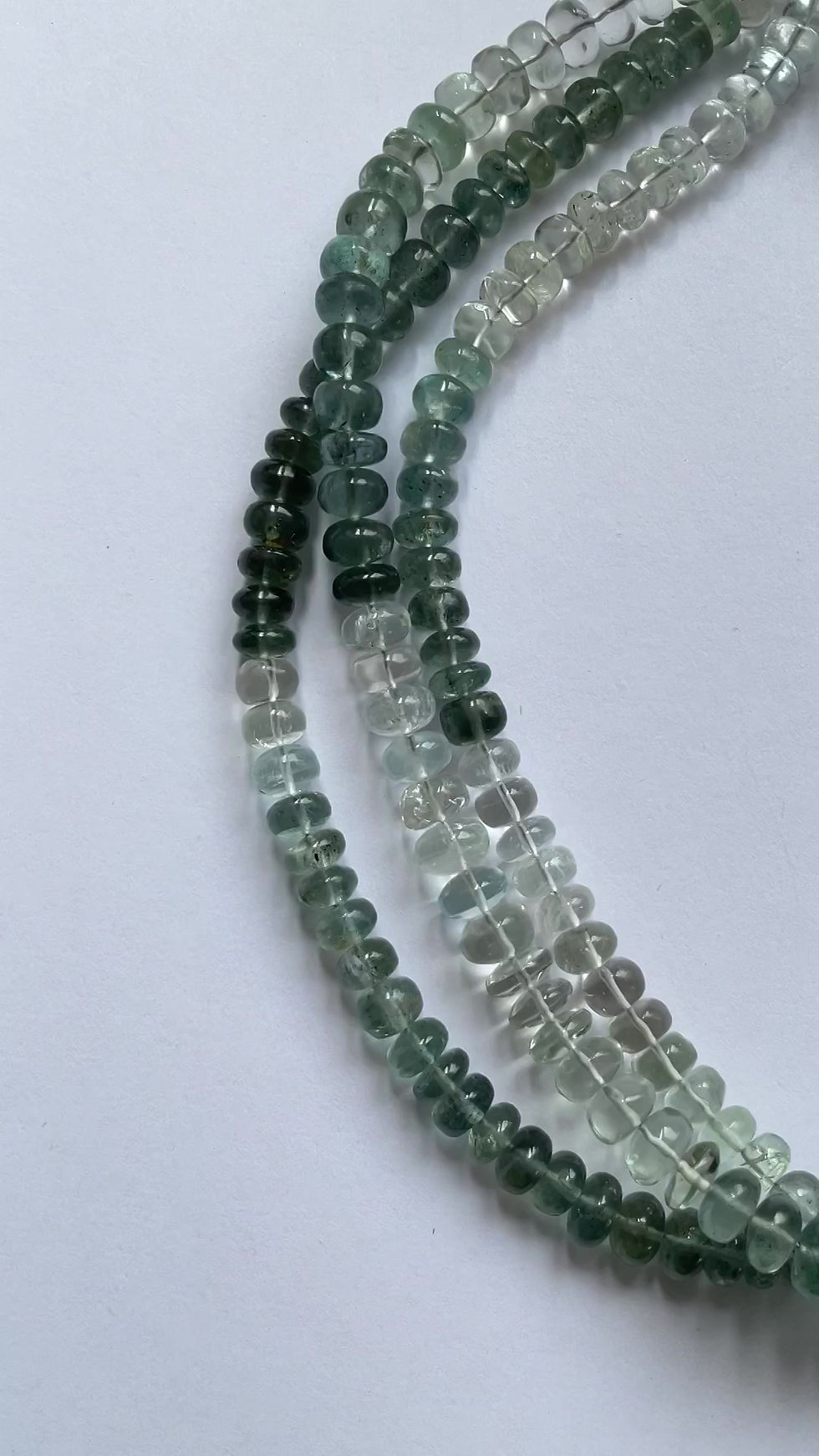 Miniaturbild: Shaded Natural Moss Aquamarine Smooth Ball Beads Gemstone Necklace